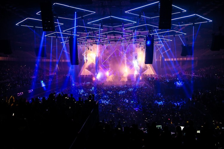Reverze - Illumination