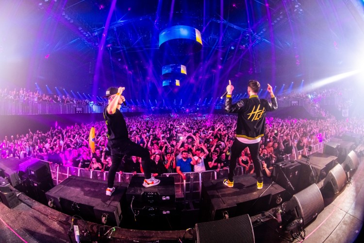 Reverze - Synergy by Philippe Wuyts