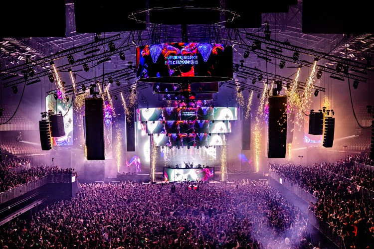 Reverze - Synergy by Philippe Wuyts