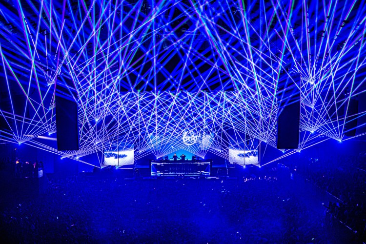 Reverze - Synergy by Philippe Wuyts