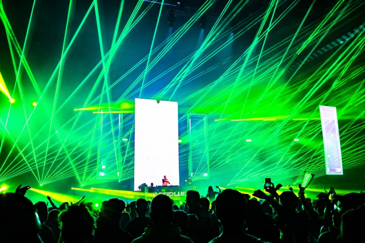 Reverze - Synergy by Momenttom